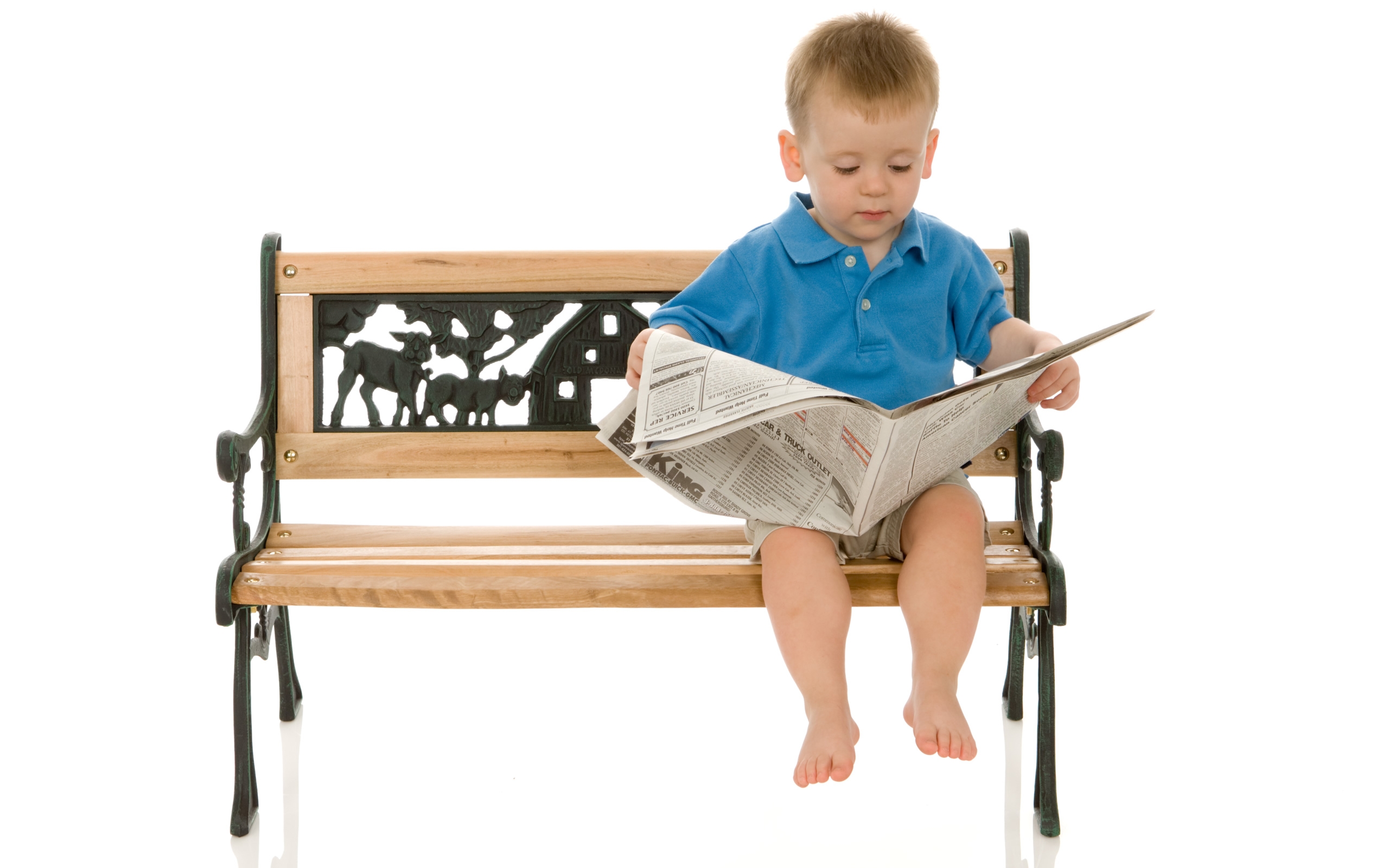 baby boy benches newspaper reading 63392 2560x1600